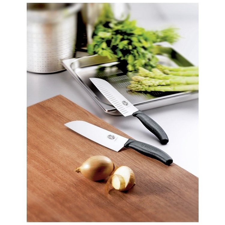 Μαχαίρι Santoku 17 εκατ. με αυλακώσεις, σε ειδική συσκευασία δώρου Swiss Classic
